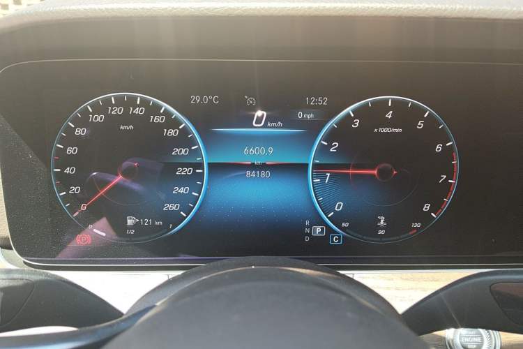 Used Mercedes-Benz E-Class 2022 E 260 L Odometer Close Up