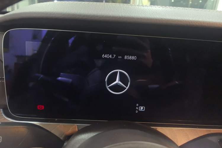 Used Mercedes-Benz E-Class 2022 Revised Version E 300 L Fashion Edition Odometer Close Up