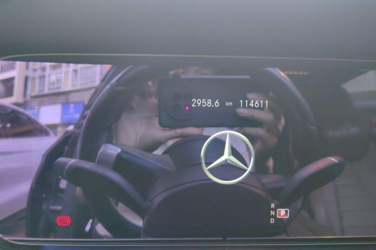 Used Mercedes-Benz E-Class 2022 E 260 L Sport Edition Odometer Close Up