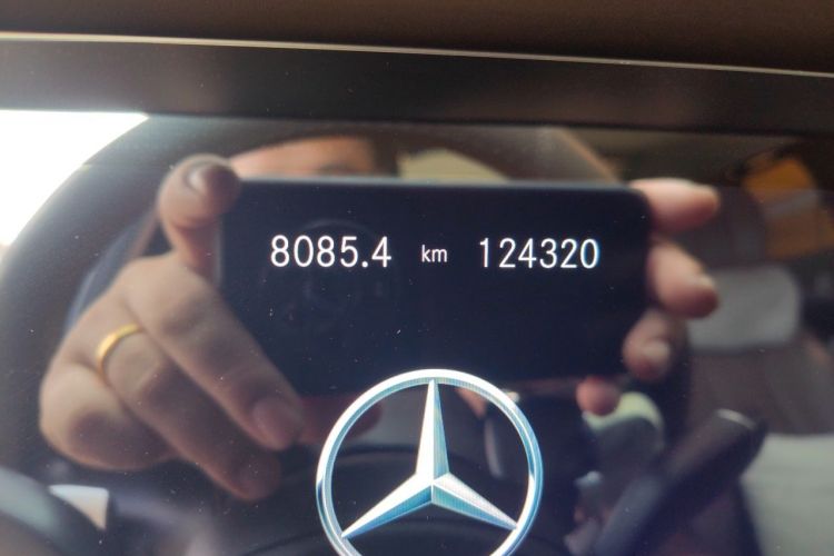 Used Mercedes-Benz E-Class 2022 E 300 Luxury Sport Edition Odometer Close Up
