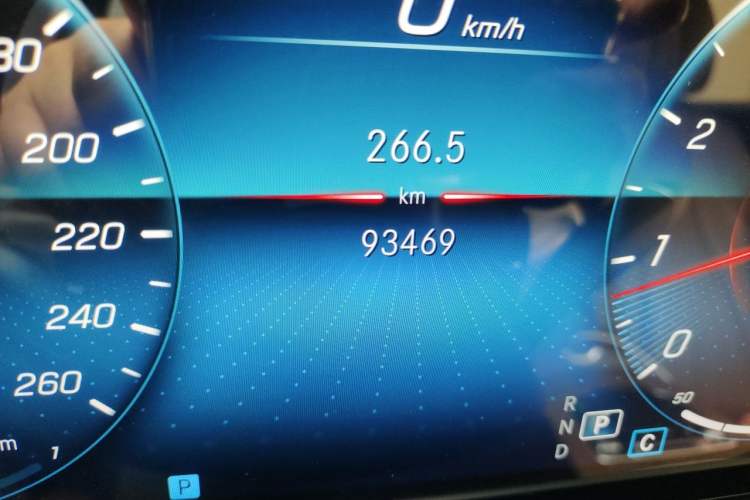 Used Mercedes-Benz E-Class 2022 E 260 L Odometer Close Up
