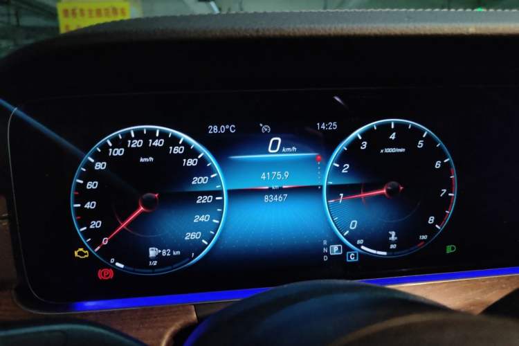 Used Mercedes-Benz E-Class 2022 Revised Version E 300 L Fashion Edition Odometer Close Up