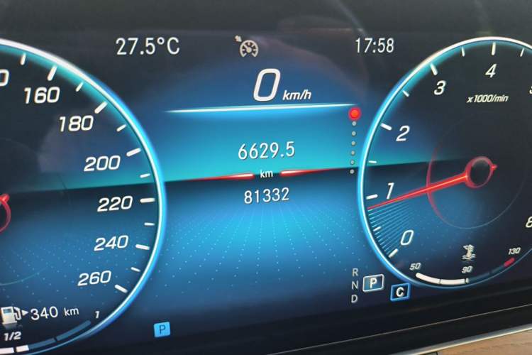 Used Mercedes-Benz E-Class 2022 E 260 L Odometer Close Up