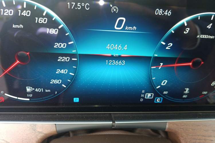 Used Mercedes-Benz E-Class 2022 Revised Version E 300 L Luxury Edition Odometer Close Up