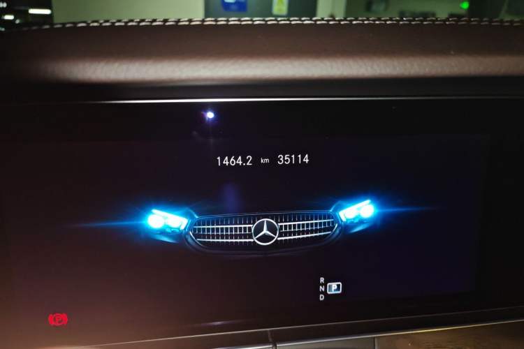 Used Mercedes-Benz E-Class 2022 Second Facelift E 300 L Prestige Edition Odometer Close Up