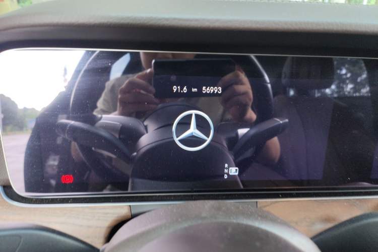 Used Mercedes-Benz E-Class 2022 Second Facelift E 300 L Fashion Edition Odometer Close Up