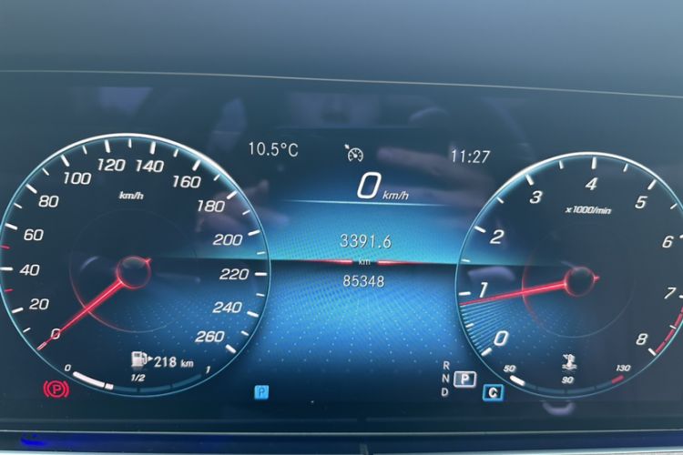 Used Mercedes-Benz E-Class 2022 Second Facelift E 300 L Fashion Edition Odometer Close Up