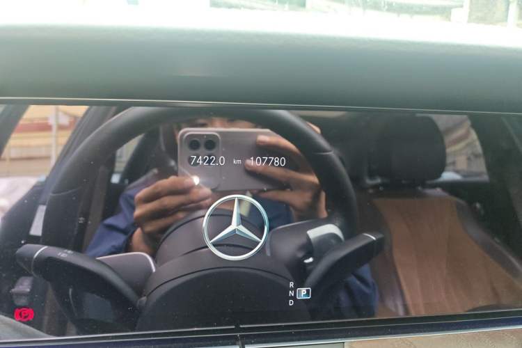 Used Mercedes-Benz E-Class 2022 Second Facelift E 300 L Fashion Edition Odometer Close Up