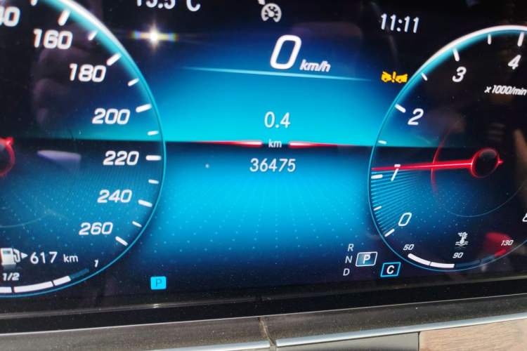 Used Mercedes-Benz E-Class 2022 Revised Version E 300 L Fashion Edition Odometer Close Up