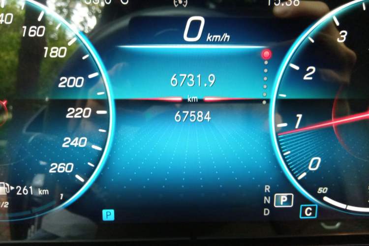 Used Mercedes-Benz E-Class 2022 Revised Version E 300 L Fashion Edition Odometer Close Up