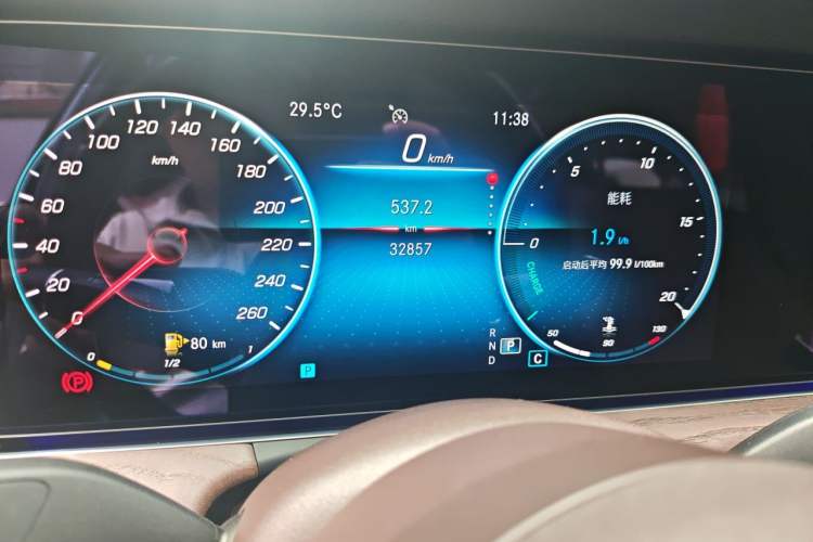 Used Mercedes-Benz E-Class 2022 Second Facelift E 300 L Fashion Edition Odometer Close Up