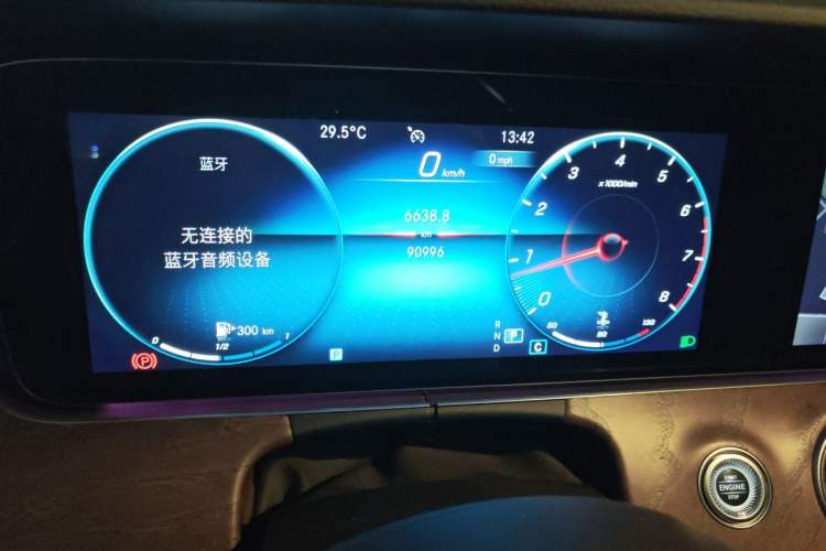 Used Mercedes-Benz E-Class 2022 E 260 L Odometer Close Up