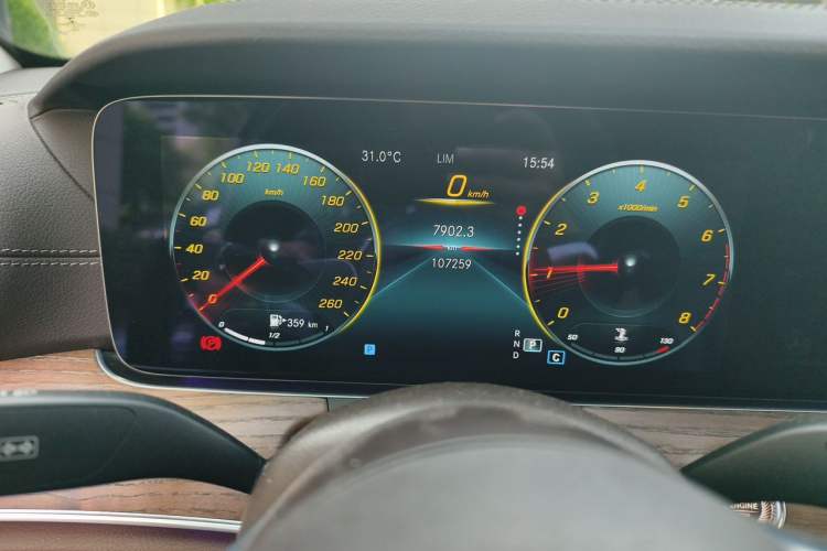 Used Mercedes-Benz E-Class 2022 Second Facelift E 300 L Fashion Edition Odometer Close Up