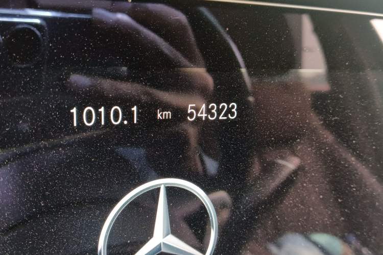 Used Mercedes-Benz E-Class 2022 Updated E 300 L Stylish Edition Odometer Close Up