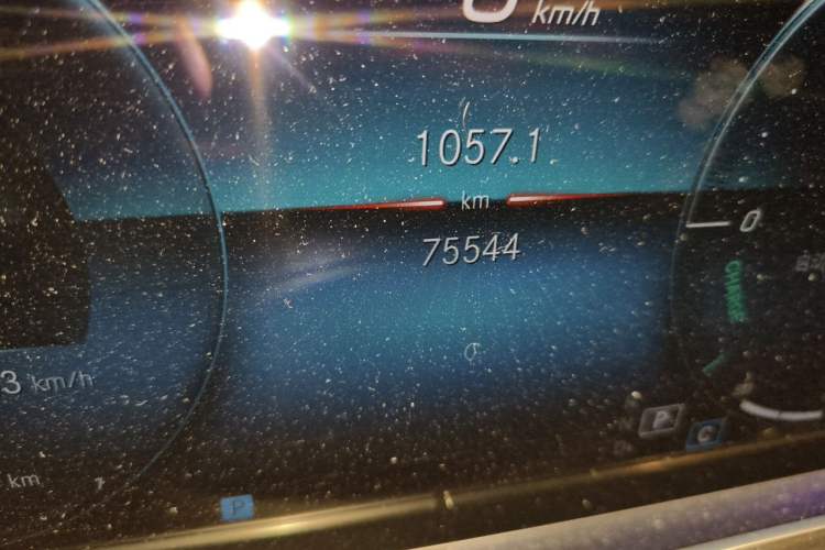 Used Mercedes-Benz E-Class 2022 E 260 L Sport Edition Odometer Close Up