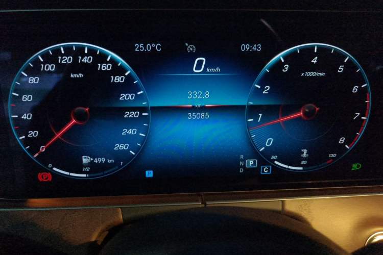 Used Mercedes-Benz E-Class 2022 Revised Version E 300 L Luxury Edition Odometer Close Up