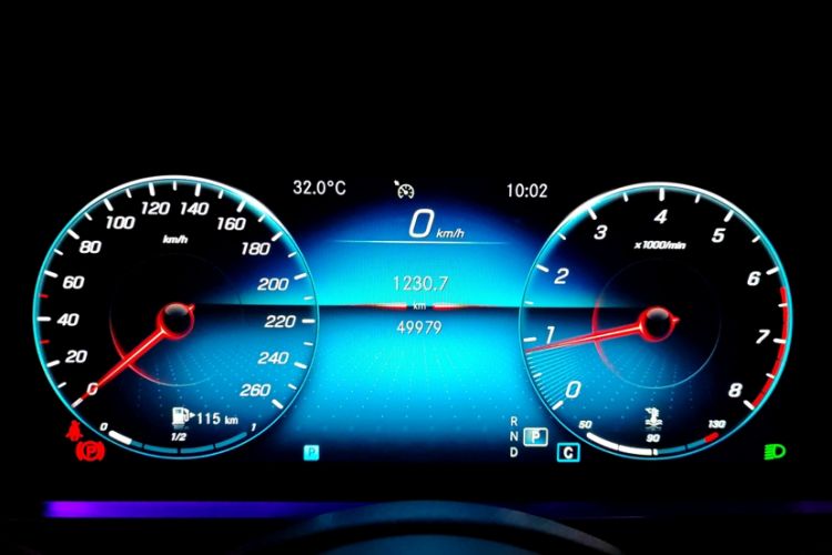 Used Mercedes-Benz E-Class 2022 Updated E 300 L Stylish Edition Odometer Close Up
