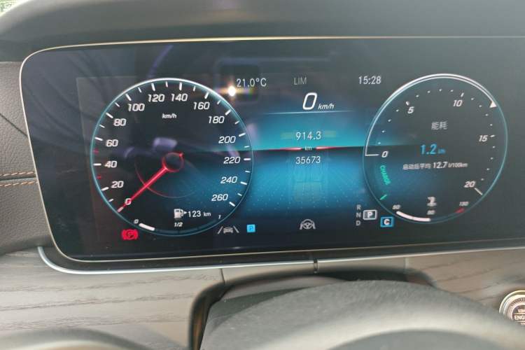 Used Mercedes-Benz E-Class 2022 Second Facelift E 300 L Sport Prestige Edition Odometer Close Up