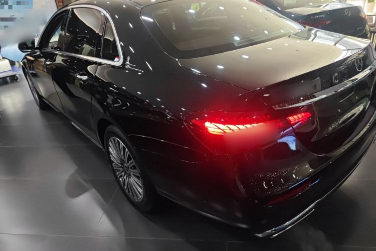 Used Mercedes-Benz E-Class 2022 Updated E 300 L Luxury Edition Rear Left 45 Deg