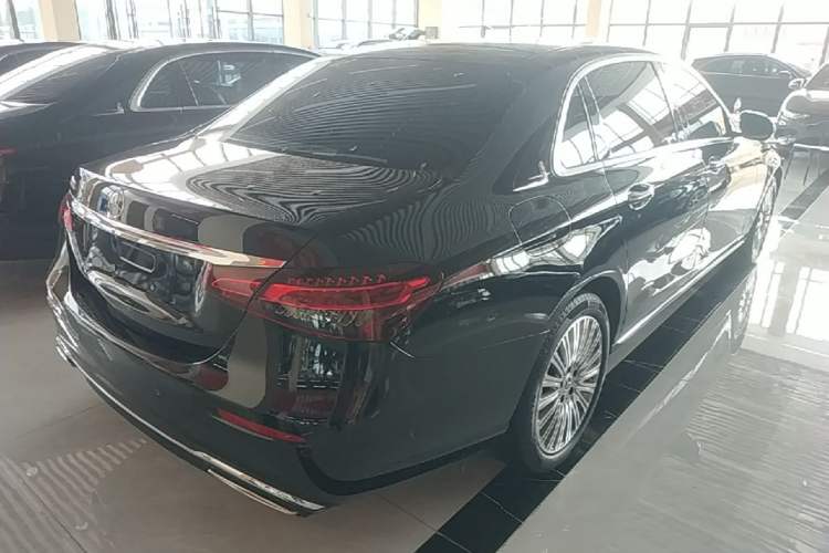 Used Mercedes-Benz E-Class 2022 Revised Version E 300 L Luxury Edition Rear Right 45 Deg