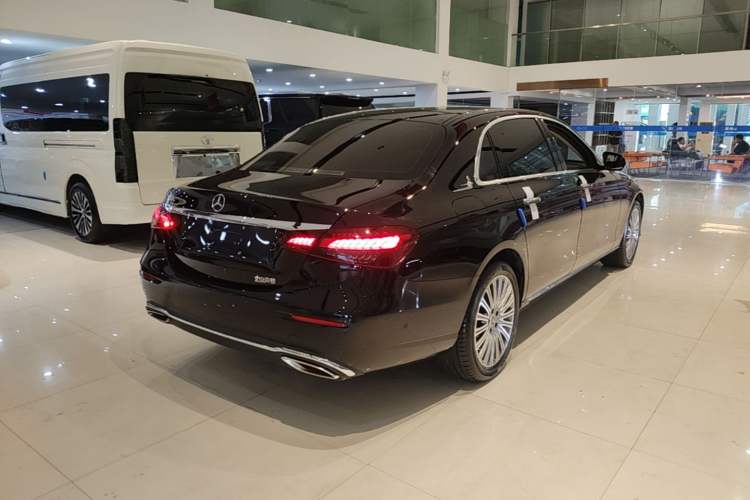 Used Mercedes-Benz E-Class 2022 Revised Version E 300 L Luxury Edition Rear Right 45 Deg