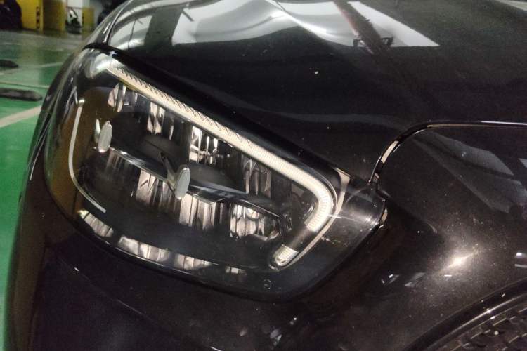 Used Mercedes-Benz E-Class 2022 Revised E 300 L Sporty and Stylish Edition Right Front Headlight