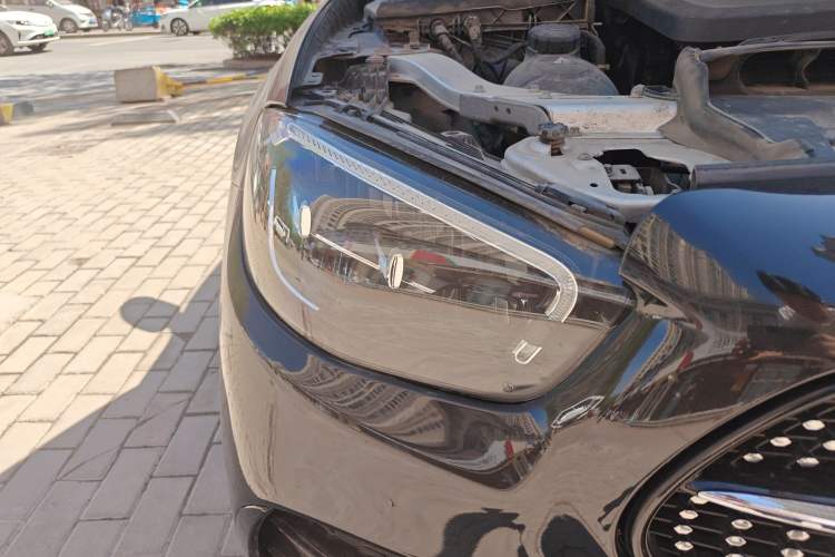 Used Mercedes-Benz E-Class 2022 Revised E 300 L Sporty and Stylish Edition Right Front Headlight