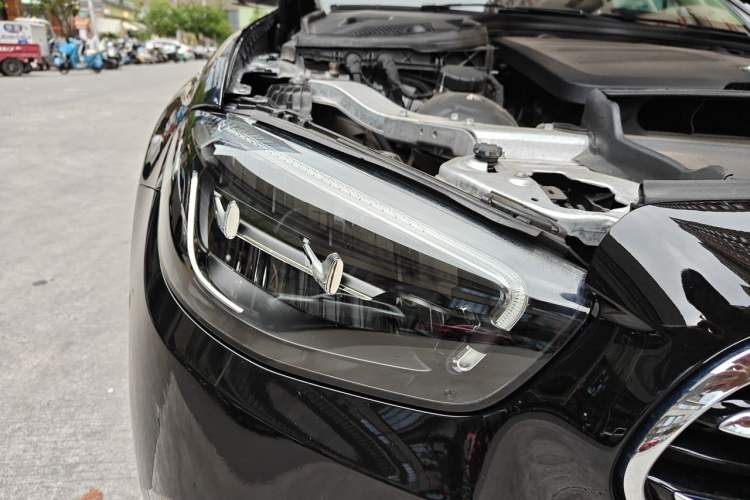 Used Mercedes-Benz E-Class 2022 Updated E 300 L Luxury Edition Right Front Headlight
