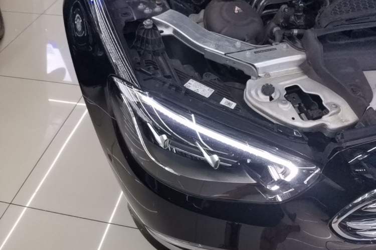Used Mercedes-Benz E-Class 2022 Second Facelift E 300 L Luxury Edition Right Front Headlight