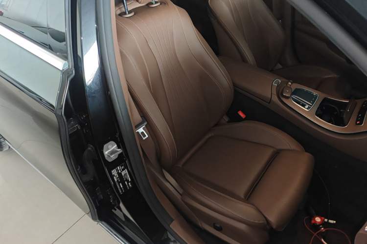 Used Mercedes-Benz E-Class 2022 Second Facelift E 300 L Fashion Edition Right Front Seat