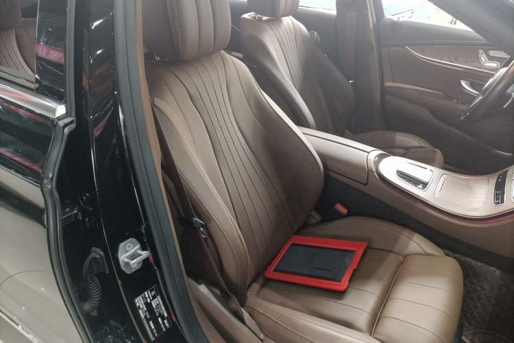 Used Mercedes-Benz E-Class 2022 Second Facelift E 300 L Luxury Edition Right Front Seat
