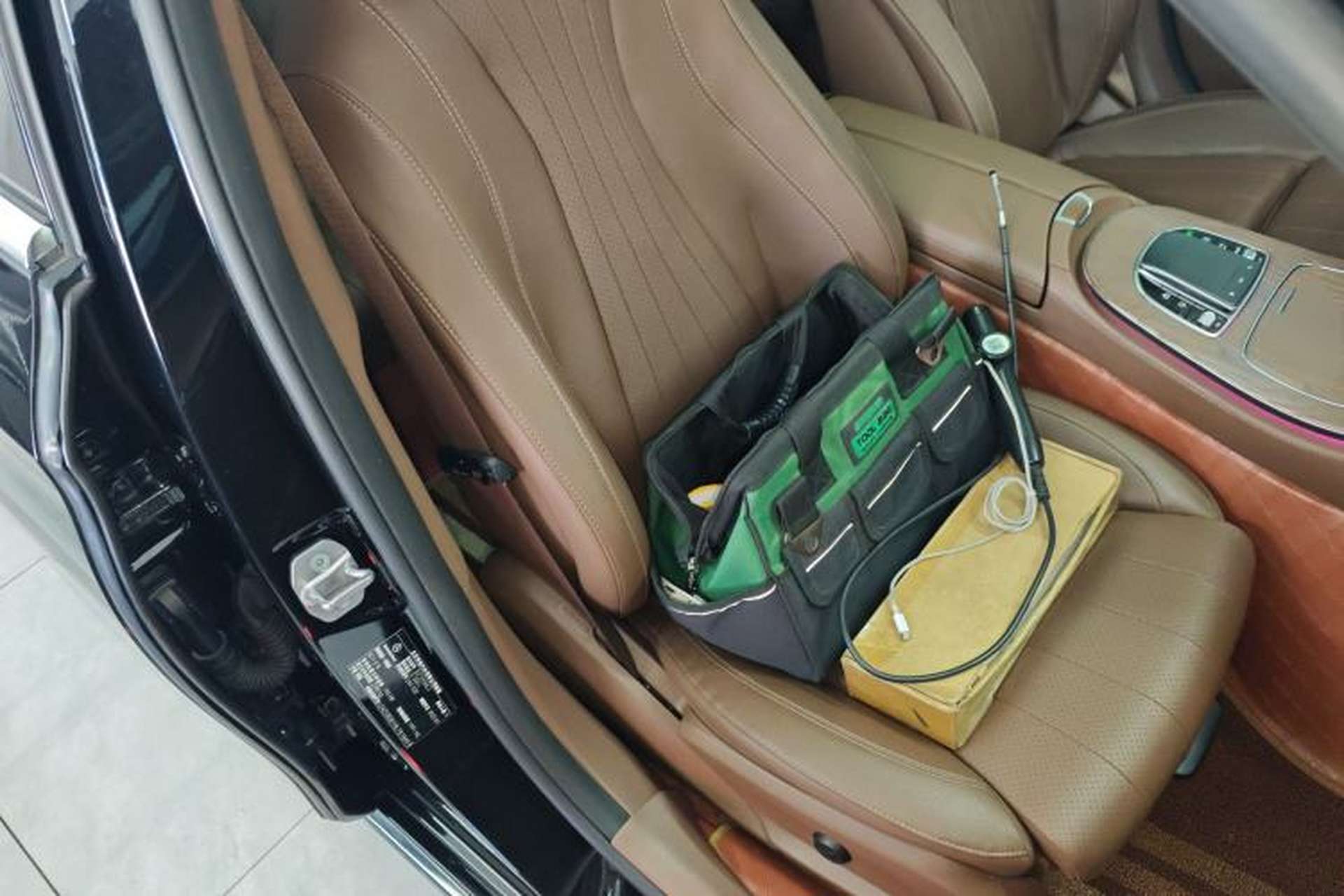 Used Mercedes-Benz E-Class 2022 Updated E 300 L Luxury Edition Right Front Seat
