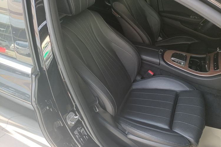 Used Mercedes-Benz E-Class 2022 Updated E 300 L Luxury Edition Right Front Seat