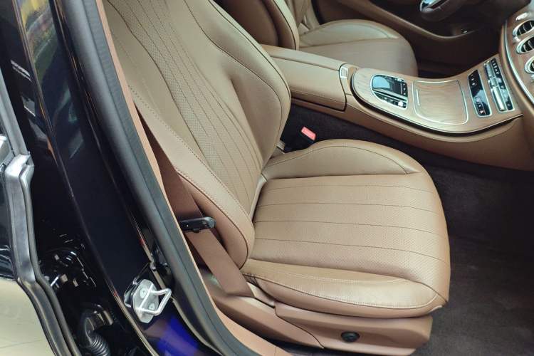 Used Mercedes-Benz E-Class 2022 Revised Version E 300 L Luxury Edition Right Front Seat