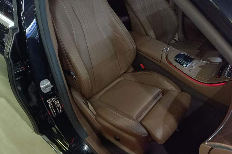 Used Mercedes-Benz E-Class 2022 Updated E 300 L Luxury Edition Right Front Seat