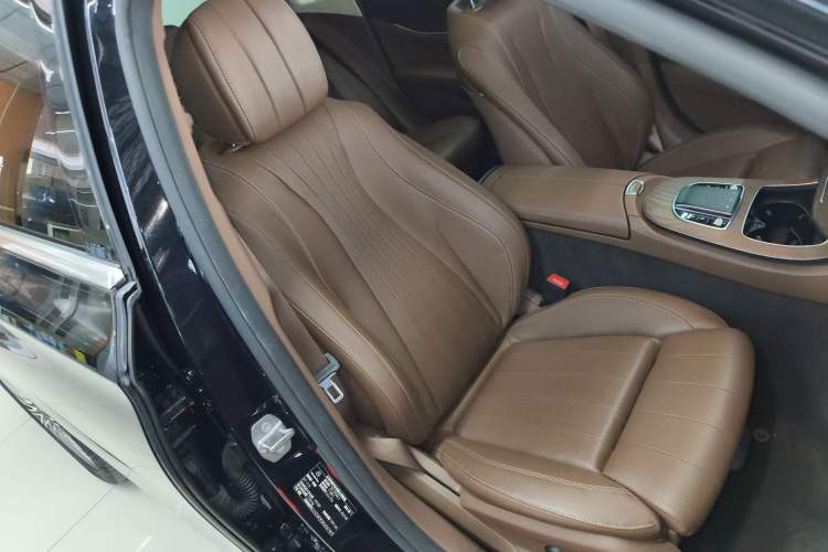 Used Mercedes-Benz E-Class 2022 Second Facelift E 300 L Luxury Edition Right Front Seat