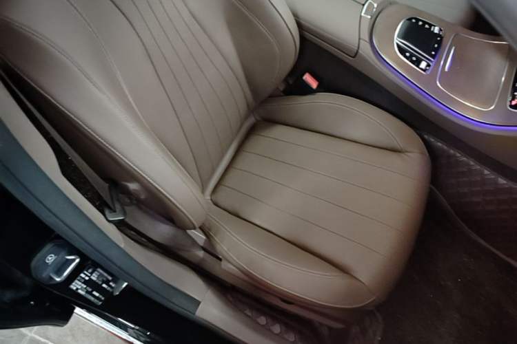 Used Mercedes-Benz E-Class 2022 E 300 L Luxury Model Right Front Seat