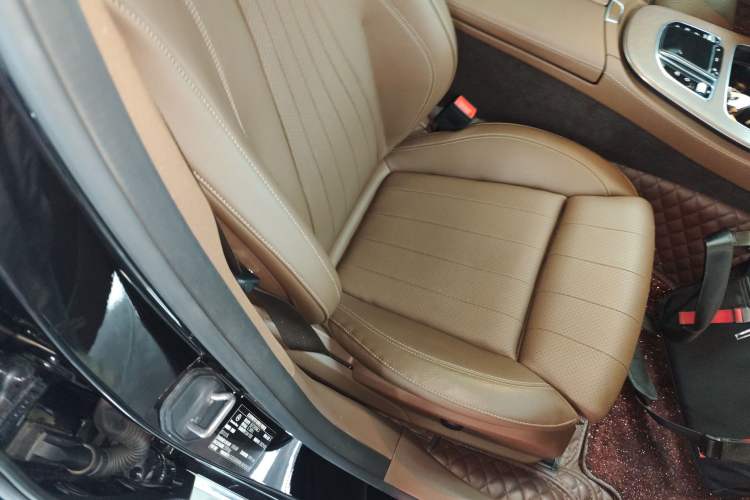 Used Mercedes-Benz E-Class 2022 Second Facelift E 300 L Luxury Edition Right Front Seat