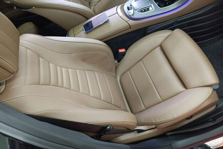 Used Mercedes-Benz E-Class 2022 Second Facelift E 300 L Sport Luxury Edition Right Front Seat