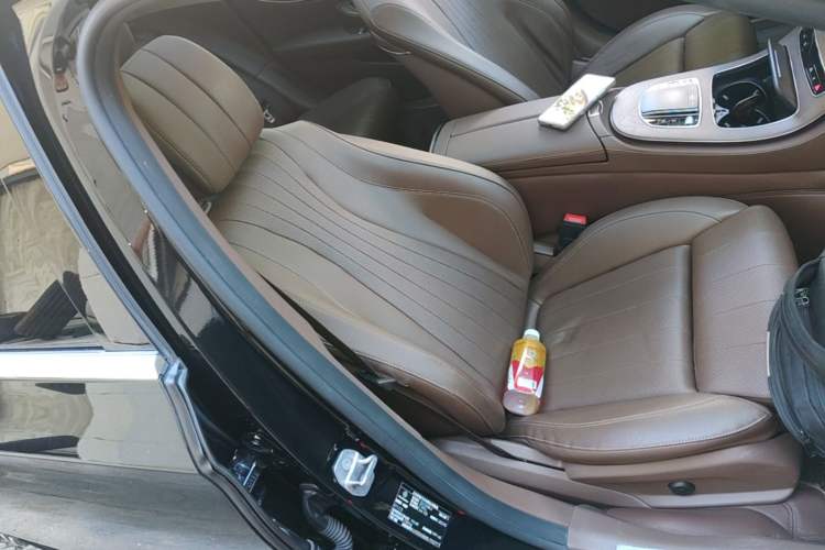 Used Mercedes-Benz E-Class 2022 Updated E 300 L Luxury Edition Right Front Seat