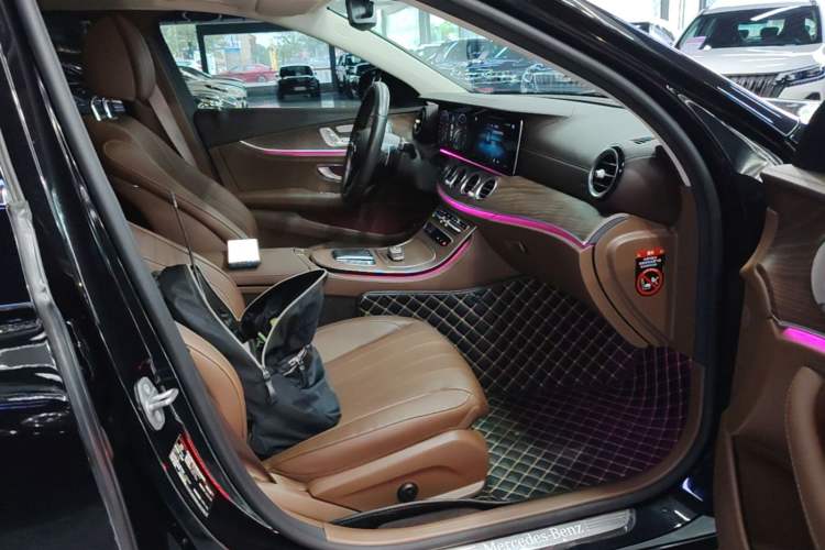 Used Mercedes-Benz E-Class 2022 Revised Version E 300 L Luxury Edition Right Front Seat