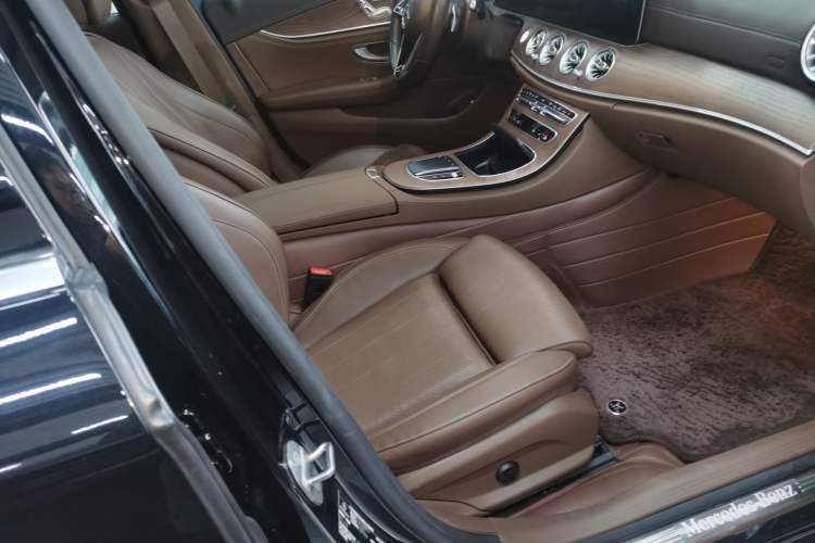 Used Mercedes-Benz E-Class 2022 Updated E 300 L Luxury Edition Right Front Seat