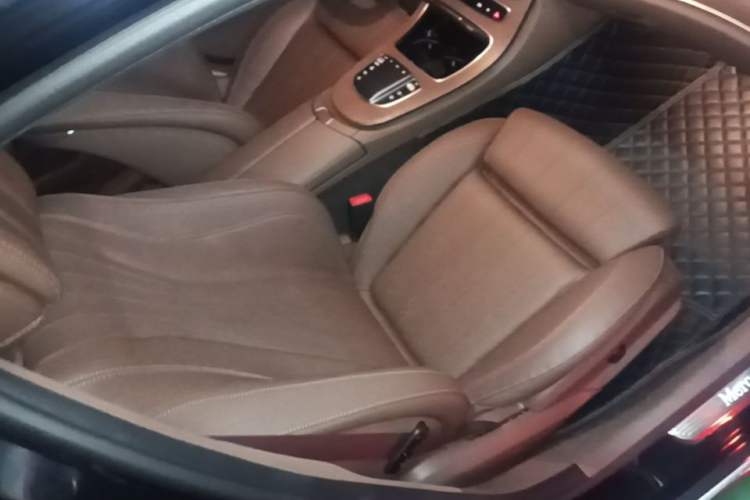 Used Mercedes-Benz E-Class 2022 Second Facelift E 300 L Luxury Edition Right Front Seat