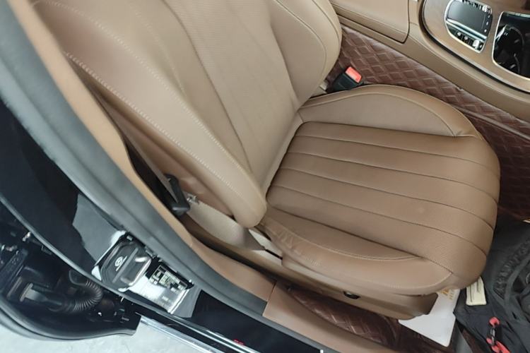 Used Mercedes-Benz E-Class 2022 E 300 L Premium Edition Right Front Seat