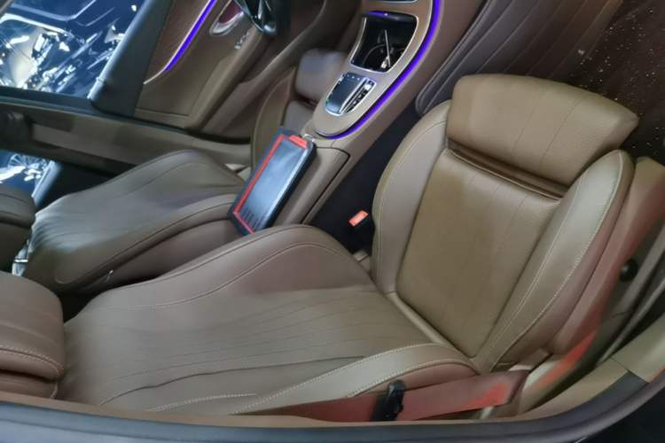 Used Mercedes-Benz E-Class 2022 Updated E 300 L Luxury Edition Right Front Seat
