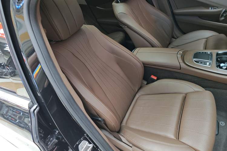 Used Mercedes-Benz E-Class 2022 Updated E 300 L Luxury Edition Right Front Seat