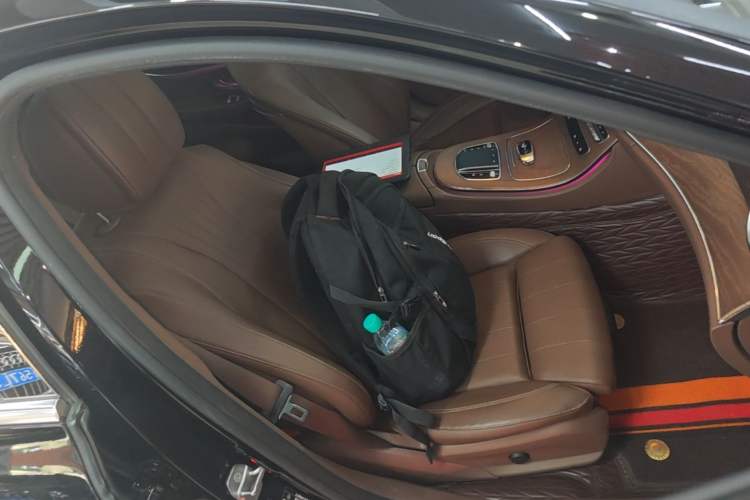 Used Mercedes-Benz E-Class 2022 Updated E 300 L Luxury Edition Right Front Seat