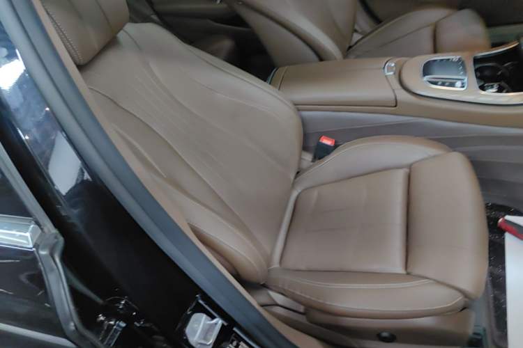 Used Mercedes-Benz E-Class 2022 Second Facelift E 300 L Luxury Edition Right Front Seat