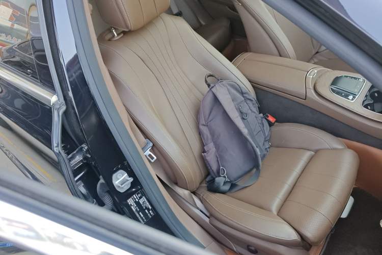Used Mercedes-Benz E-Class 2022 Second Facelift E 300 L Fashion Edition Right Front Seat