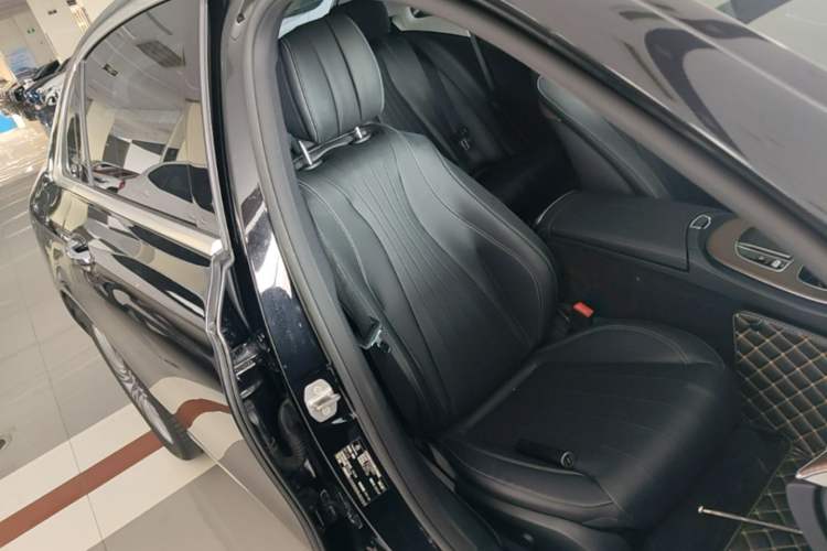 Used Mercedes-Benz E-Class 2022 Revised Version E 300 L Fashion Edition Right Front Seat